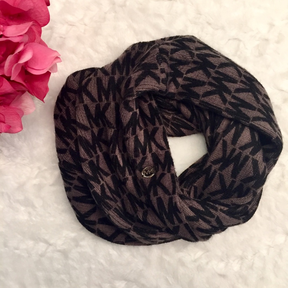 Michael Kors Signature Logo Infinity Scarf